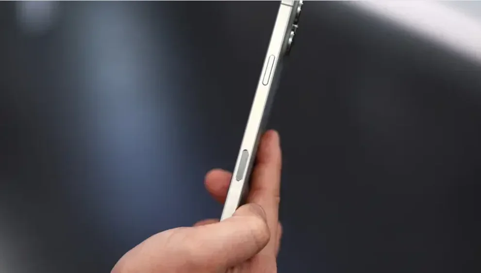 iPhone and Android turn to secure, borderless messaging!